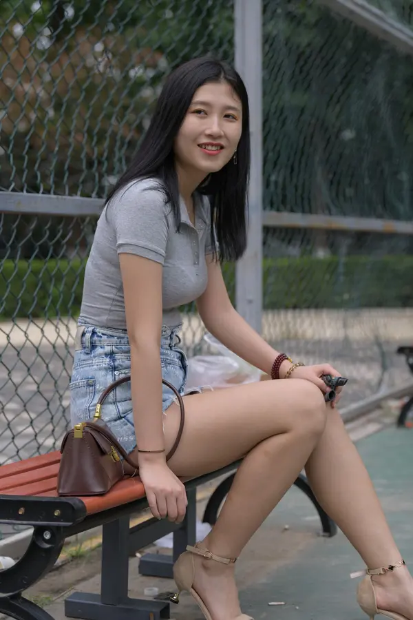 牛仔短裙美女