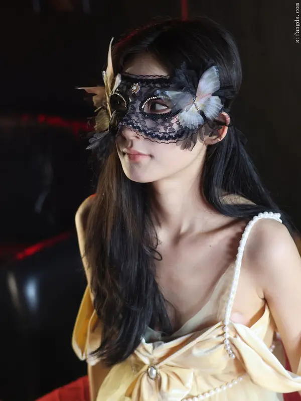 不知名国模大尺度人体私拍套图